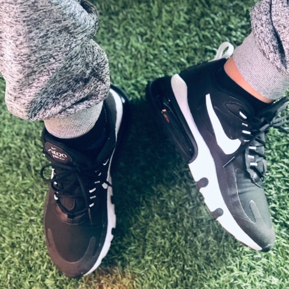 NEW Nike Air Max 270 React - Picture 4 of 8